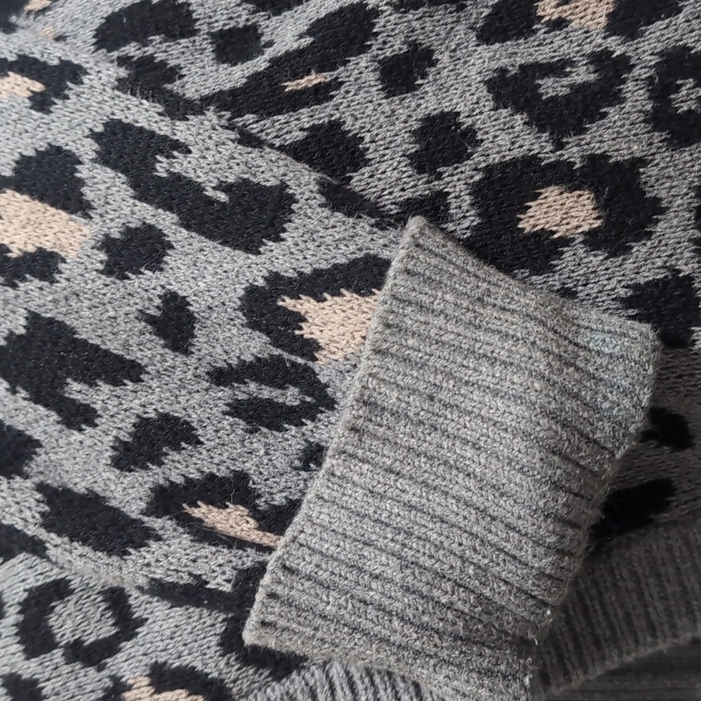 GAP Gray Leopard Print Women's Cardigan - Picture 3 of 3